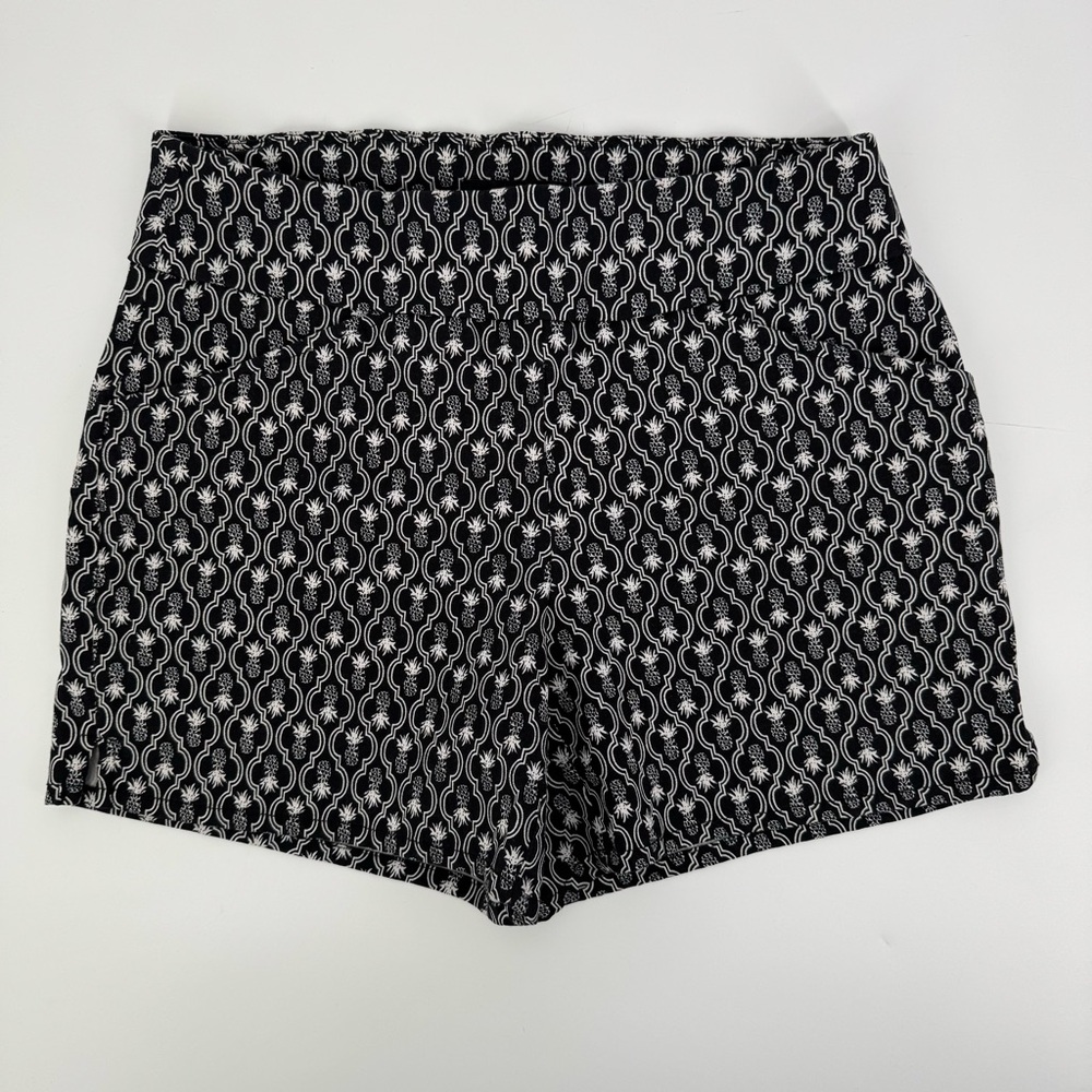 5 for $30 Sale! Premise black & white pineapple print pull on shorts w/ pockets